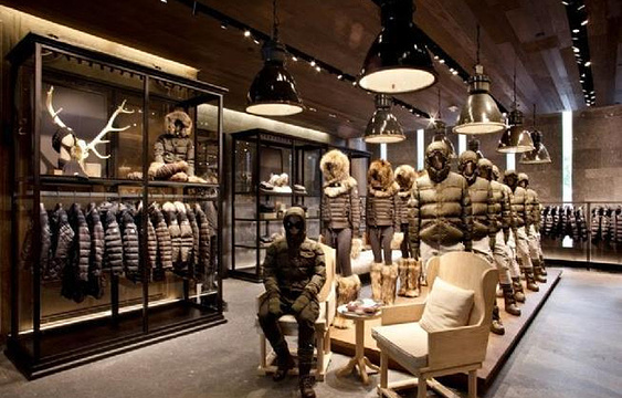 MONCLER(三里屯店)旅游景点图片