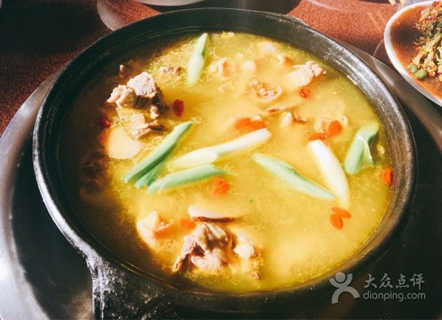 梅里特色火锅店