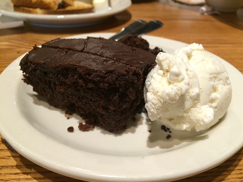 cracker barrel old country store