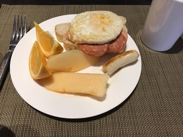 新地酒店湖畔自助餐厅