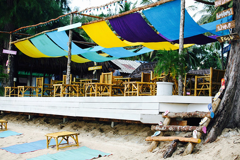 ThaimOut Beach Bar & Restaurant