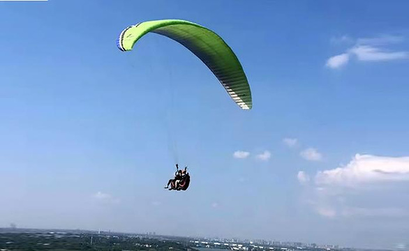 花山滑翔伞体验旅游景点图片