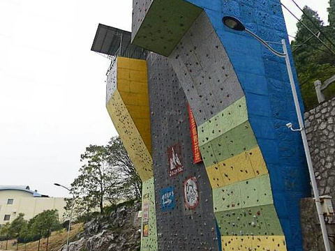 桂林旅游学院攀岩场图片