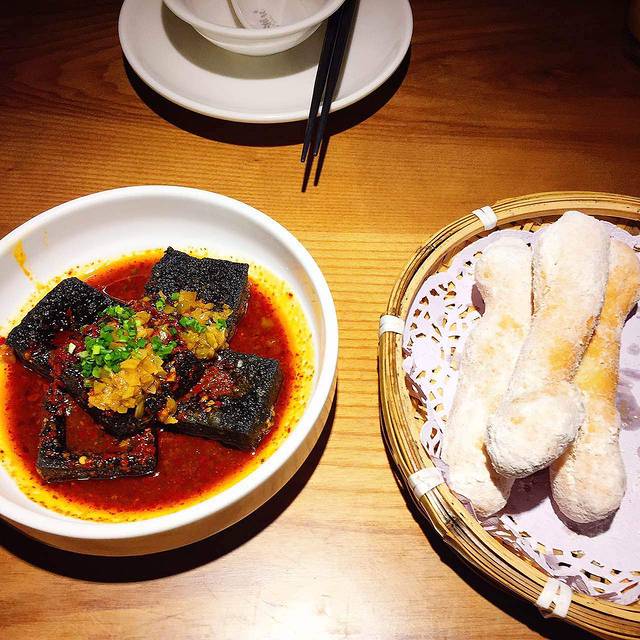 巡湘记·地道湖南菜(周浦万达店)