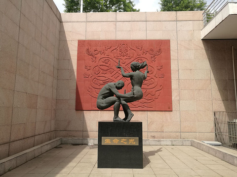 唐山抗震纪念墙的图片