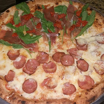 La Nostra Pizza .