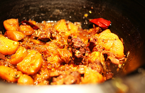 山河屯铁锅炖(民安店)