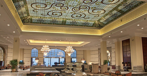 三亚湾皇冠假日度假酒店·临风大堂酒廊的图片