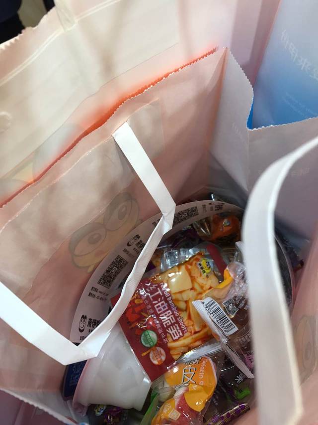 来伊份(田林路四店)