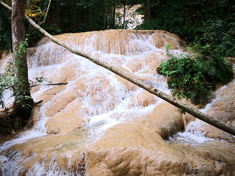 Sri Sangwan Waterfall旅游景点图片
