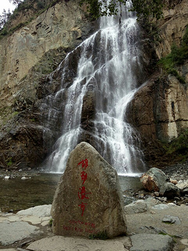 青海互助北山国家森林地质公园浪士当中心景区的图片