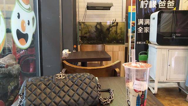 沪上阿姨鲜果茶(泰安万达广场店)