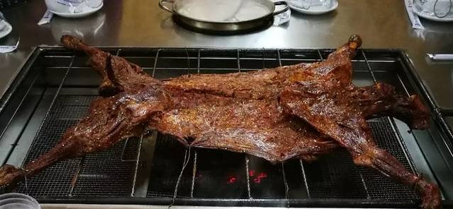 盘龙人家土菜馆烤全羊