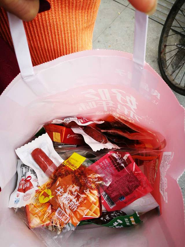 良品铺子(华宇小区店)