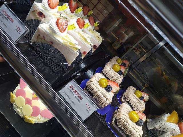 王府井购物中心(南充店)