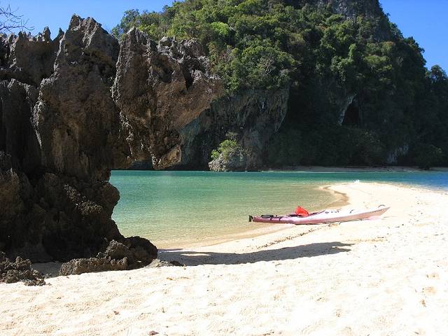 阁遥岛天堂划皮艇