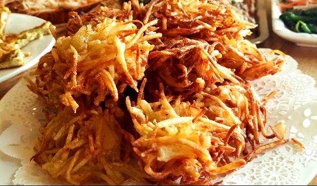 乌勒吉羊粪火自煮手扒肉饭店