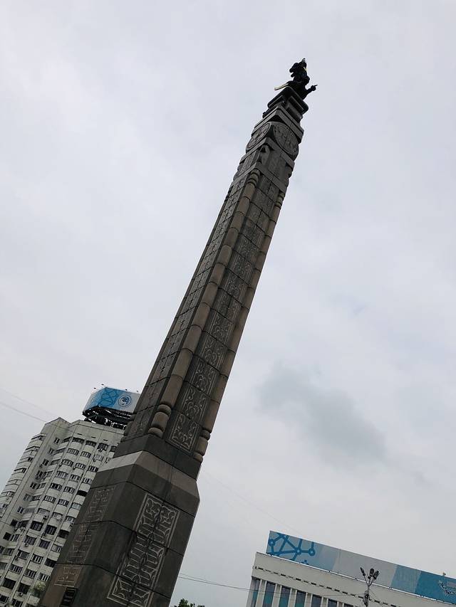 阿拉木图独立纪念碑