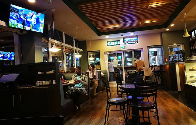 乔莫·肯雅塔国际机场