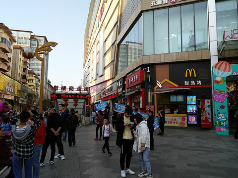 广元商业步行街的图片