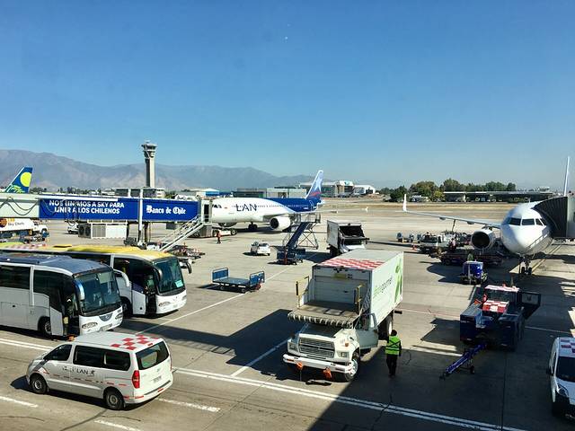 阿图罗梅里诺博尼特兹机场