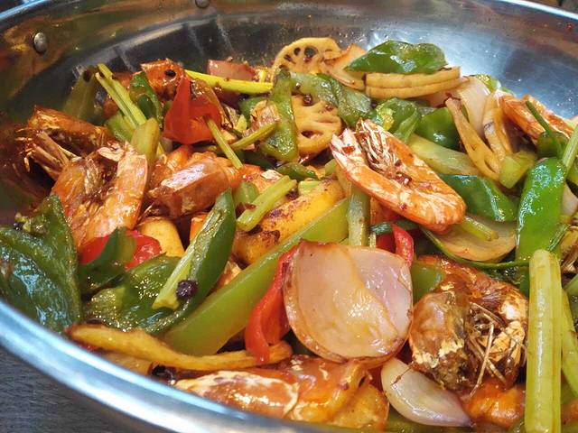 蛙蛙叫干锅年代(税东街店)