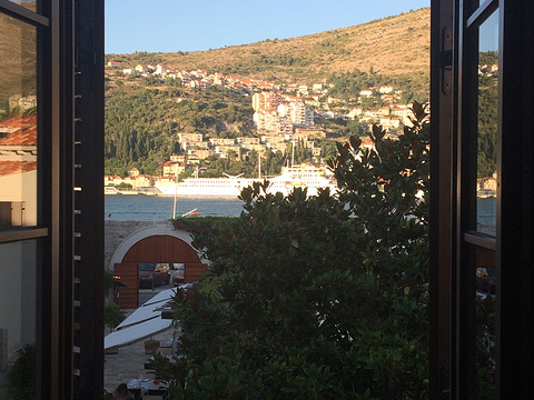Dubrovnik Restaurant at Hotel Kazbek旅游景点图片