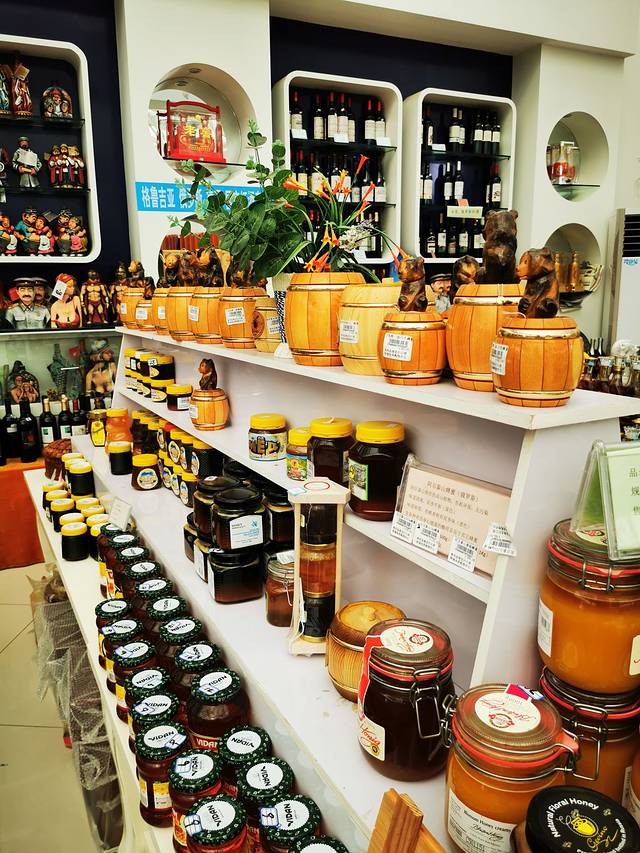 塔克什肯口岸边民互市交易市场