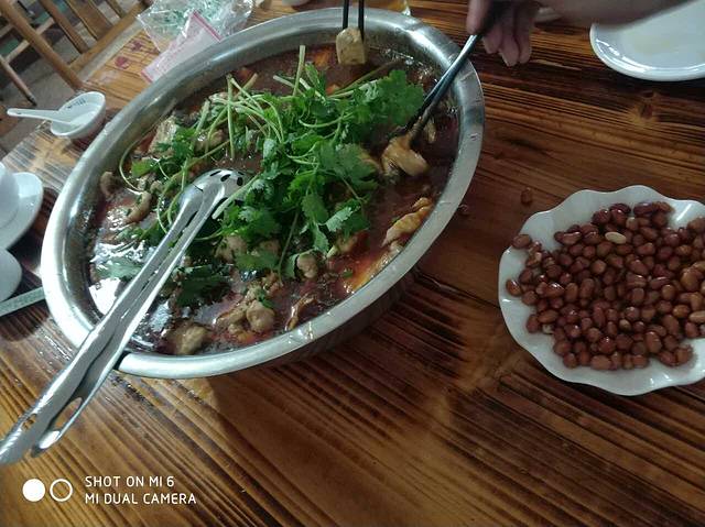 官塘麻辣鱼馆(仁悦商业中心店)