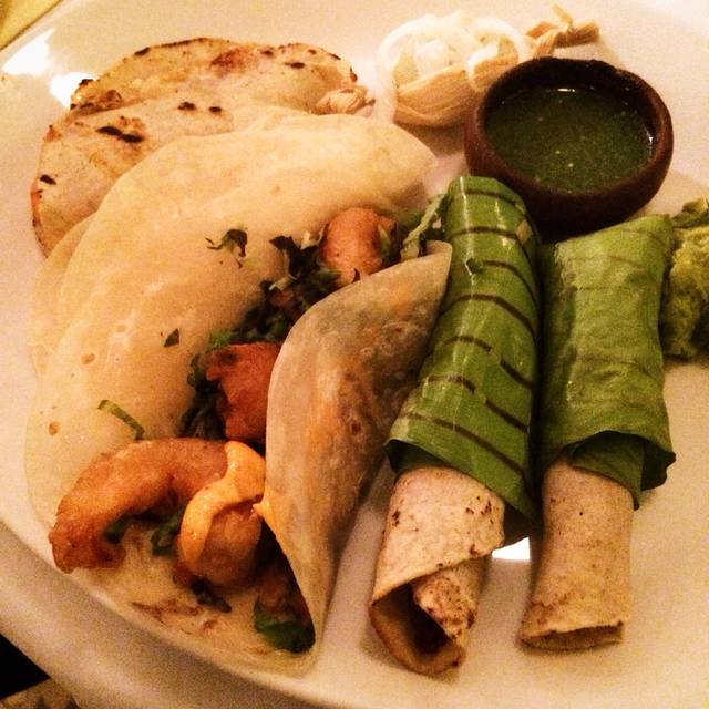 TR3S 3ISTRO Restaurant & Oyster Bar