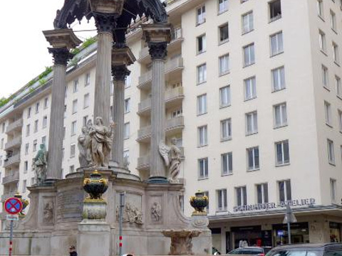 Vermahlungsbrunnen (Marriage Fountain)旅游景点图片