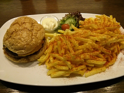 Linus Cafe-Restaurant
