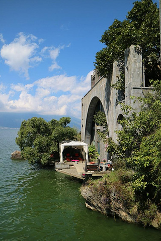 玉几岛为双廊最有名的景点就是下图中凸出的小岛五朵金花的拍摄地这