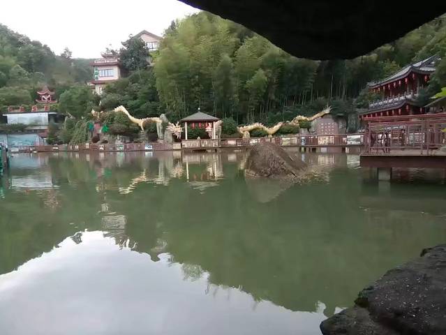 鲤龙潭森林公园