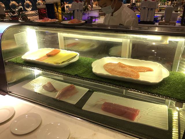 洛克铂金酒店·自助西餐厅