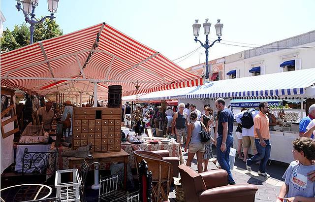 Marche a la Brocante