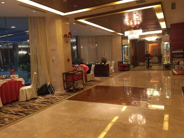 蓝堡休闲俱乐部餐厅