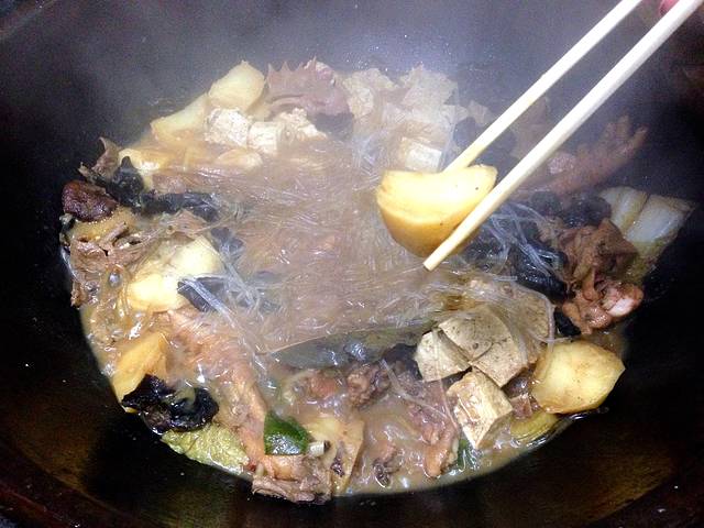 山河屯铁锅炖(五一南路店)