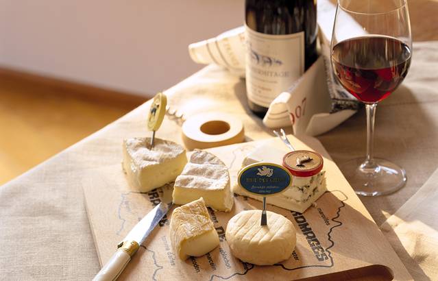 渤海明珠旋转西餐厅