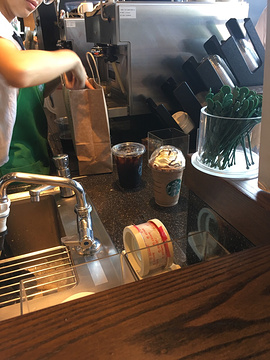 星巴克(G60长安服务北区店)