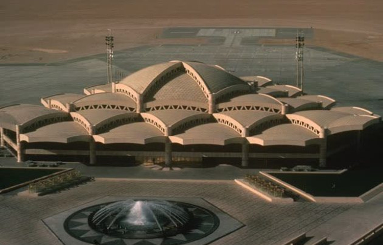 哈立德国王国际机场