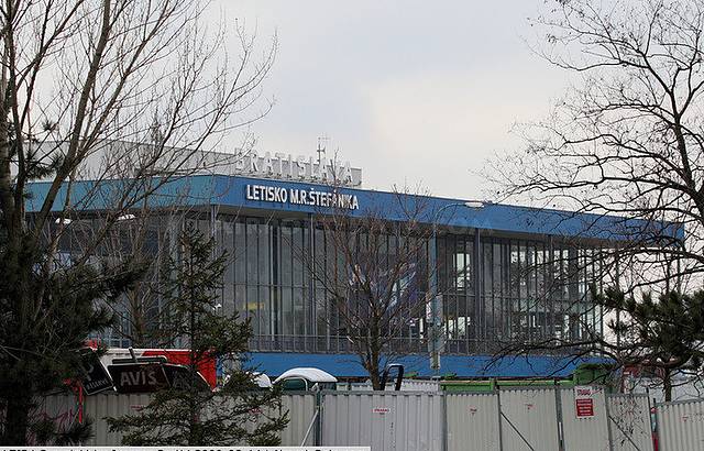 布拉迪斯拉发机场