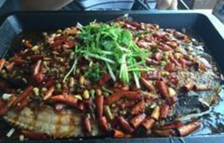 逗鱼非常炉火烤鱼餐厅(万福广场店)