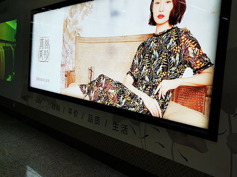 5分无锡购物排名第5040(共11673个)热门点评:共1条点评梦燕,无锡女装