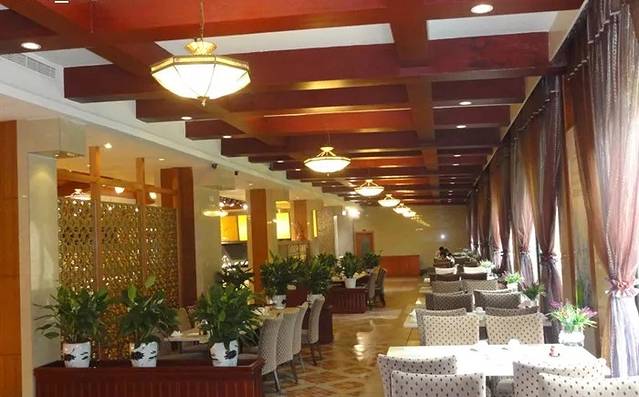 豪森假日花园大酒店餐厅