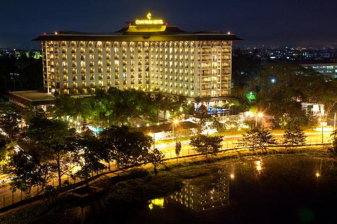 察殿仰光皇家湖酒店(Chatrium Hotel Royal Lake Yangon)