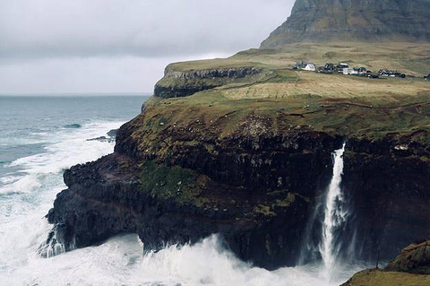 Múlafossur Waterfall的图片