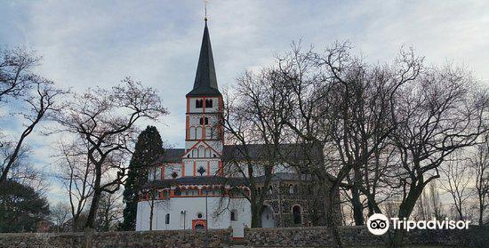 黑莱茵村双体教堂旅游景点图片