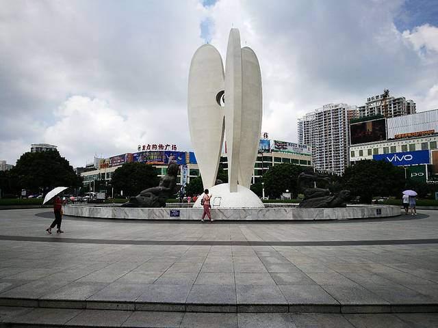 北部湾广场-南珠魂雕塑