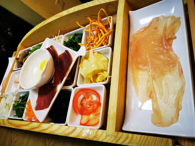 芸南道云南过桥米线(万达店)